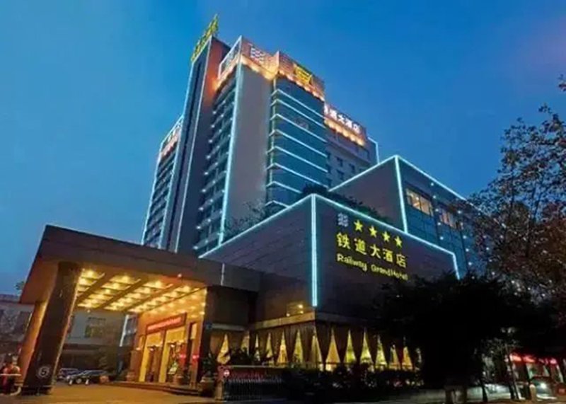 如何成为一位优秀的宴会服务员？让我们从日常工作内容开始，一步步揭开这个神秘的职业面纱。